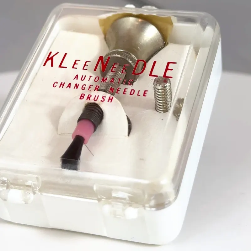 KLeeNeeDLE automatic changer needle brush in original case